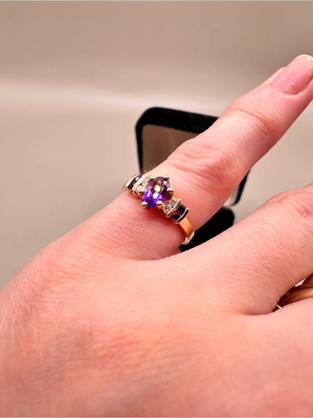 14K Yellow Gold Purple Gemstone Ring 2.07g Size 4.5 Oval Stone